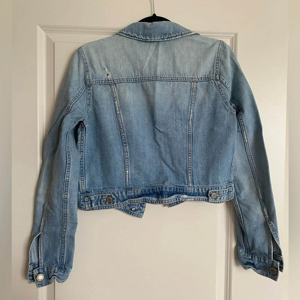 American Eagle Women’s Cropped Denim Jacket | Light Wash | Distressed | Medium - Picture 2 of 5